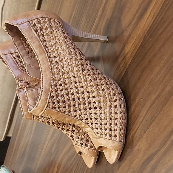High heeled sandal from Aldo, size 8 - Picture 2 of 4